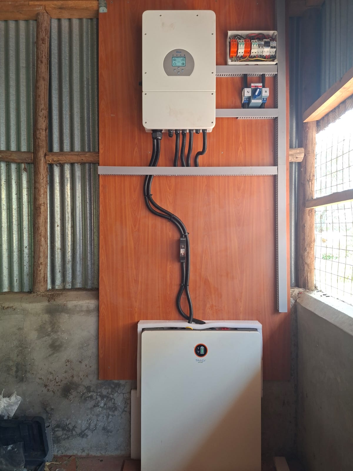 Reliable Installation of an 8kW Hybrid Solar System